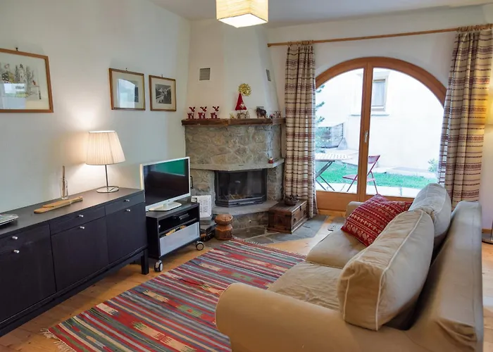 Chesa Filia - * لا بانت شاموس سي إتش